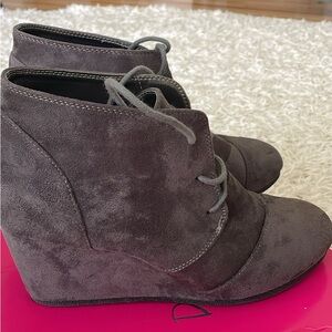 Dream Paris by Toetos dark gray boots. Women size 8 1/2